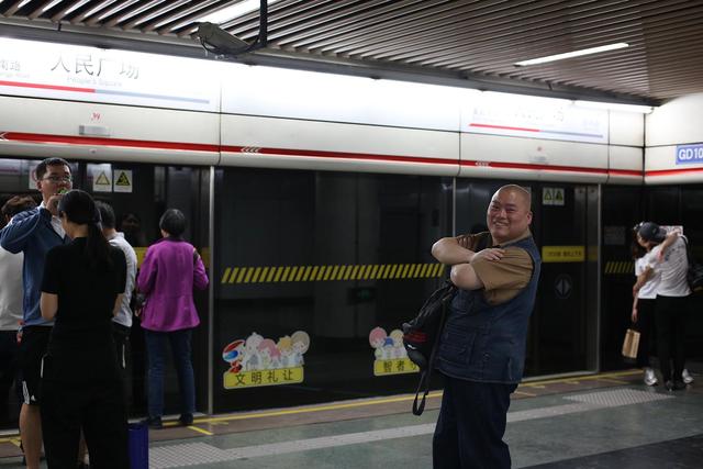 百度胖老师吧上海市公安局轨道交通分局石宇玉老师求救  微信抖音快手百度贴吧百科图片视频知道搜索上海胖老 ...